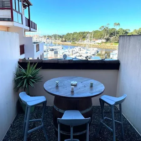 T3 Avec Terrasse Et Parking, Ascenseur - - Fr-1-413-152 *