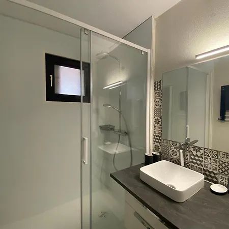 T3 Avec Terrasse Et Parking, Ascenseur - - Fr-1-413-152 Lejlighed